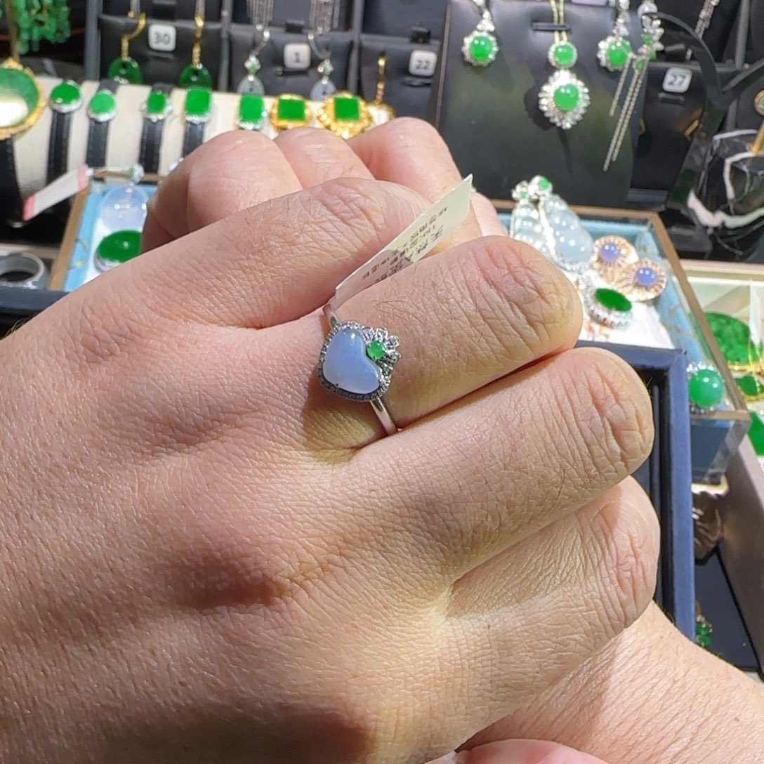 翡翠18K金镶嵌颈饰戒指