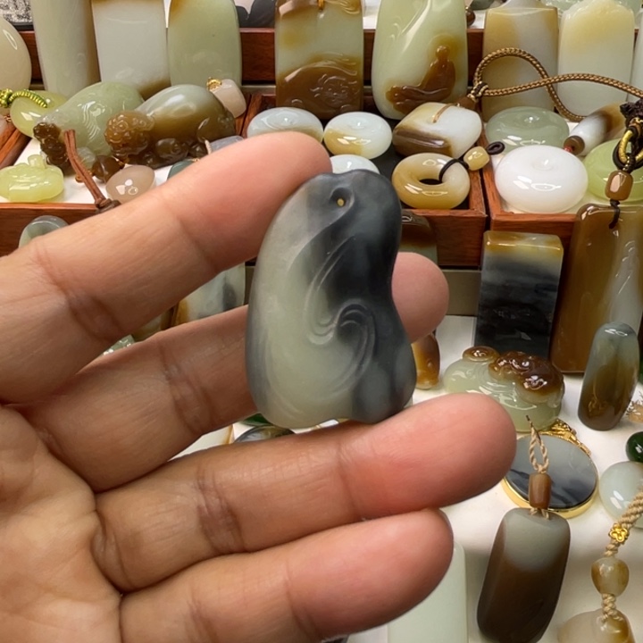 和田玉未镶嵌颈饰