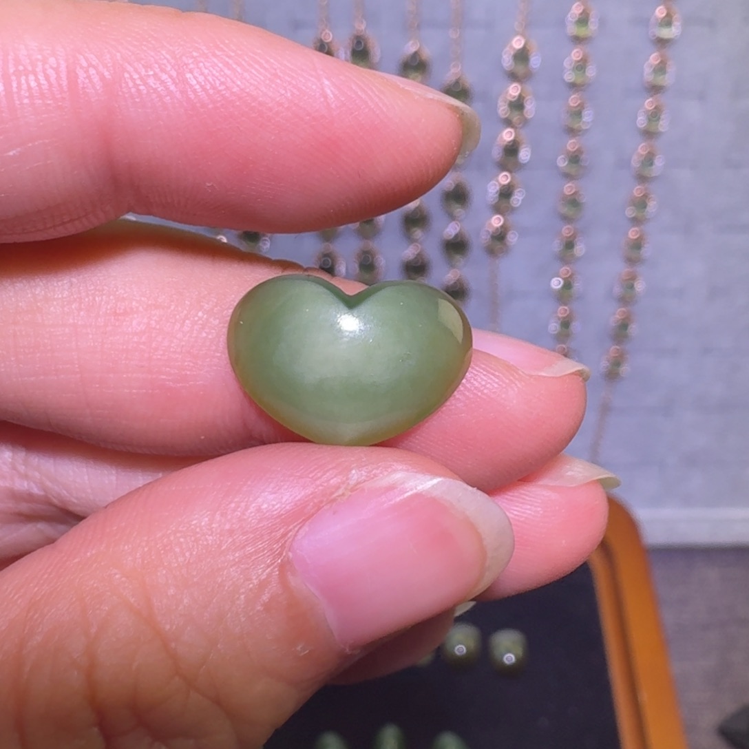 未镶嵌和田玉（碧玉）珠宝半成品和田玉碧玉爱心戒面