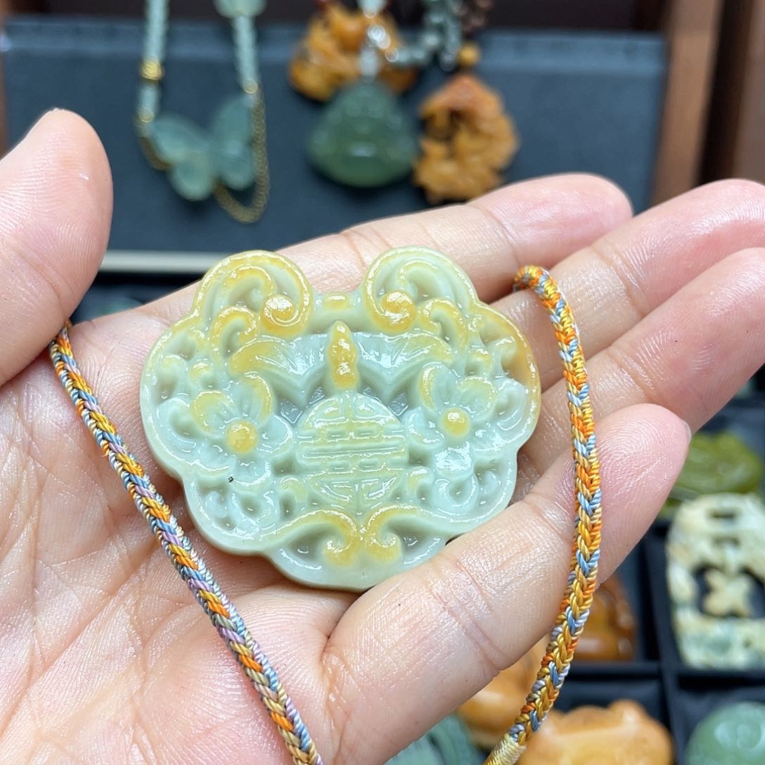 蛇纹石玉未镶嵌颈饰智****y