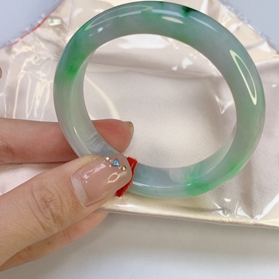 翡翠手镯未镶嵌天然翡翠A货070