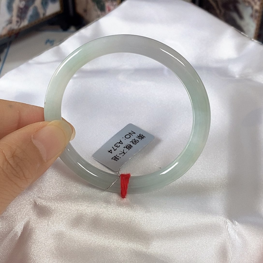 翡翠未镶嵌手镯（圆镯）50