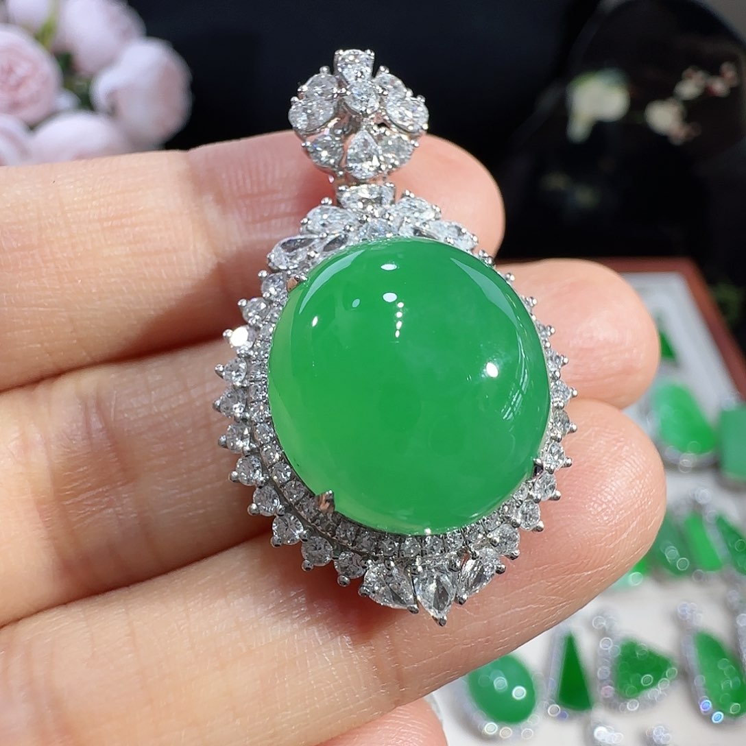 翡翠吊坠(不含链)18K金镶嵌