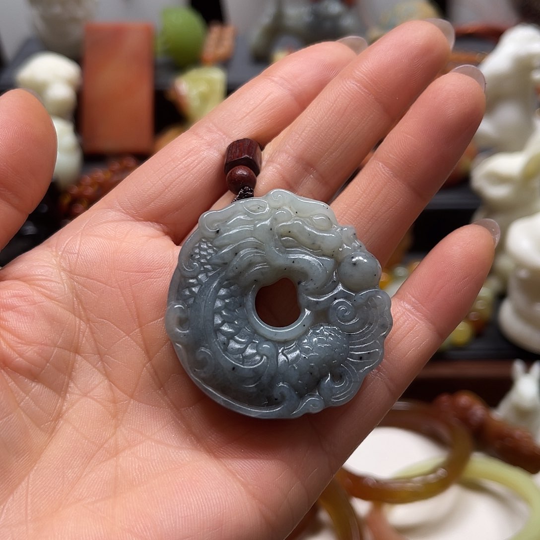 蛇纹石玉吊坠未镶嵌