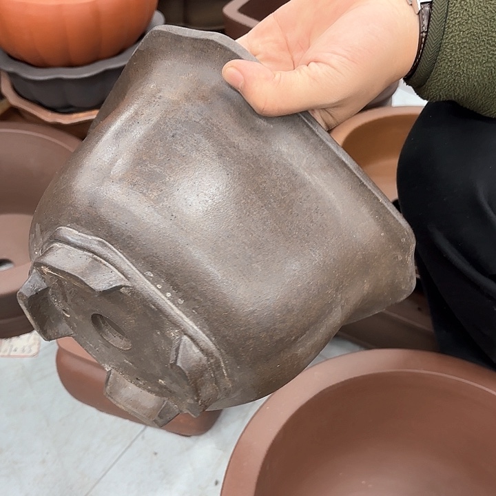 紫砂花盆紫砂的颜色很漂亮