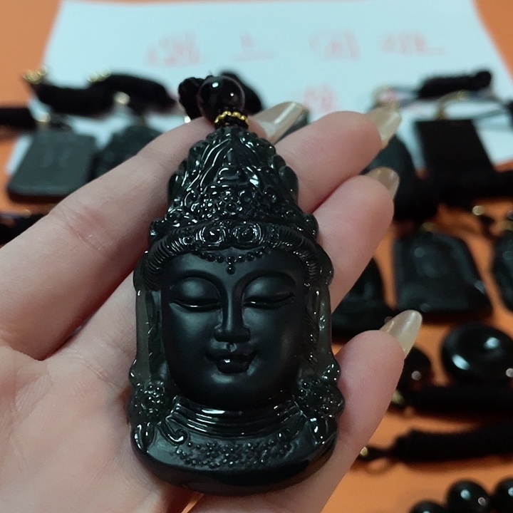 翡翠颈饰未镶嵌欧**飞
