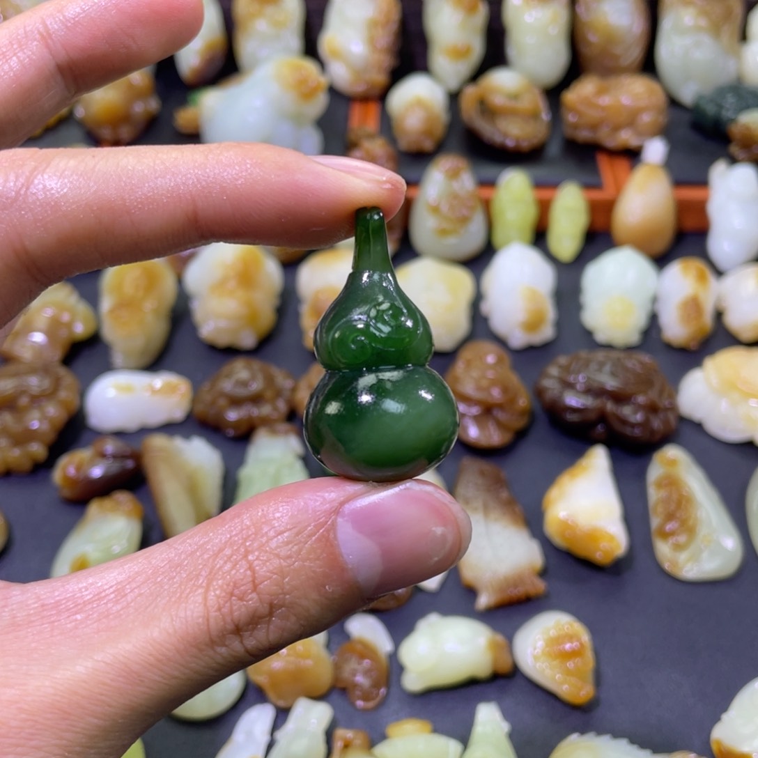 颈饰未镶嵌和田玉俄碧葫芦吊坠