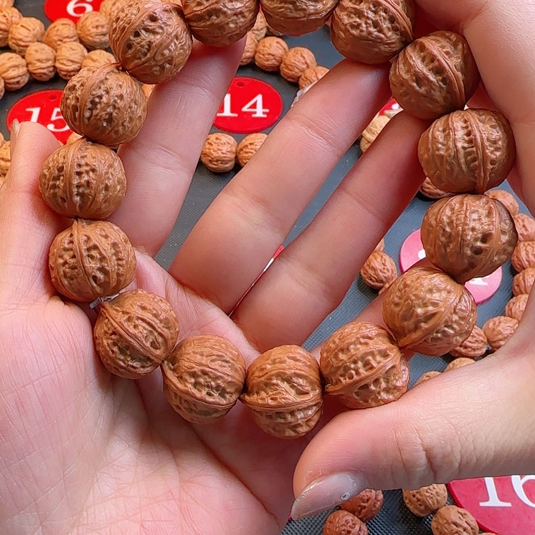 文玩核桃手串一道筋滴溜圆