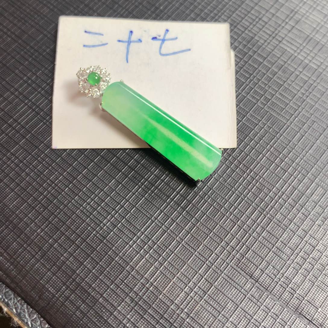 翡翠18K金镶嵌颈饰翡翠