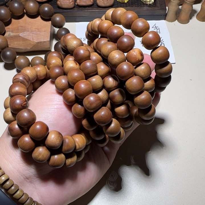 檀香木老山檀香11×12横纹酒红底奶香甜香凉瑕疵