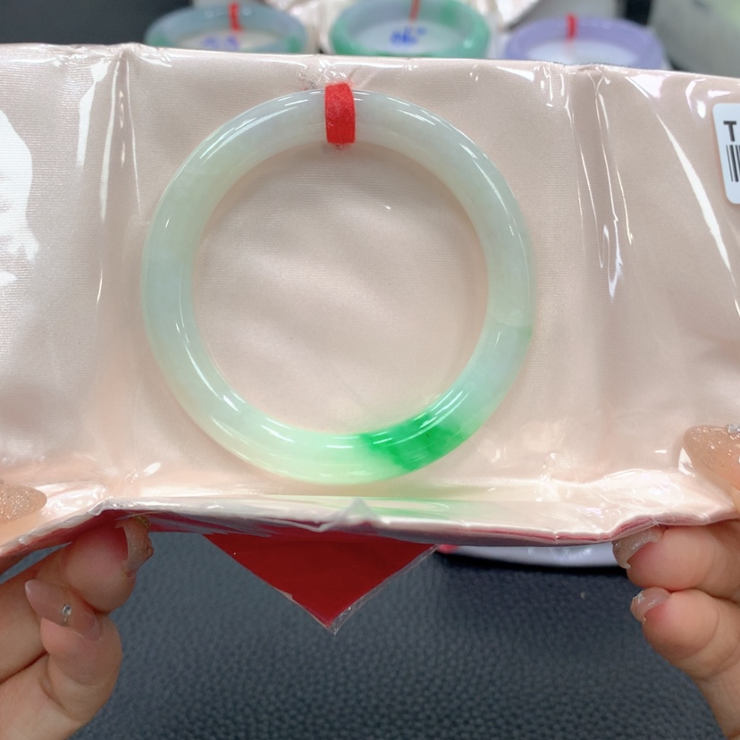 【闪购商品】翡翠手镯未镶嵌圆**i翡翠