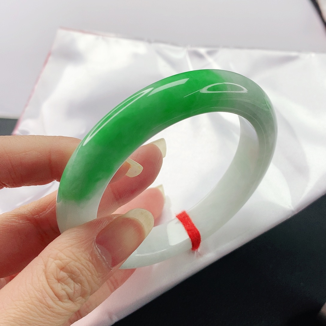 翡翠手镯未镶嵌退****空，