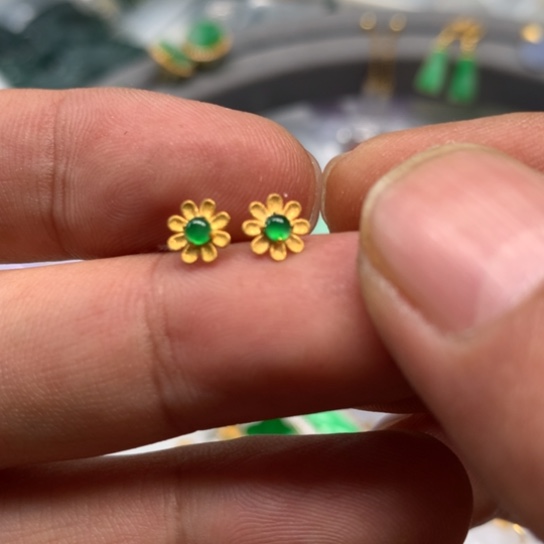 翡翠颈饰未镶嵌翡翠