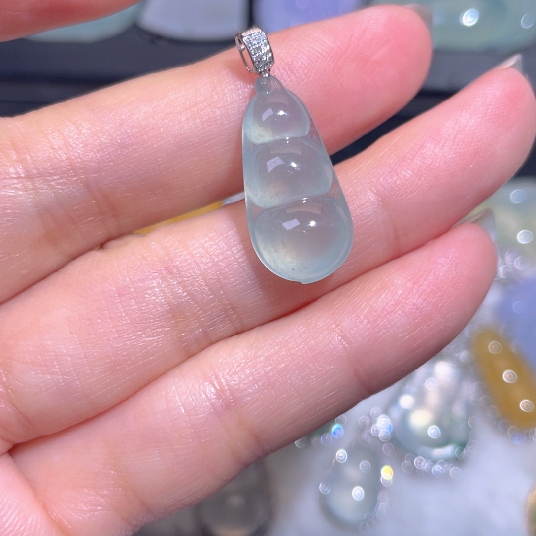 颈饰18K金镶嵌翡翠翡翠