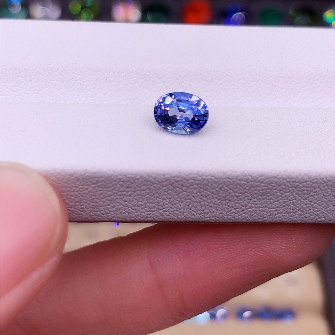蓝宝石裸石未镶嵌