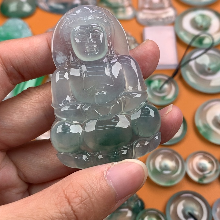 翡翠挂件未镶嵌…..