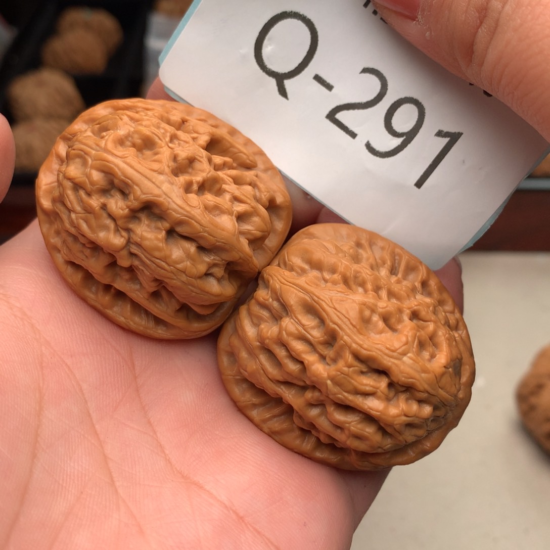 文玩核桃把件40红锦鲤……….