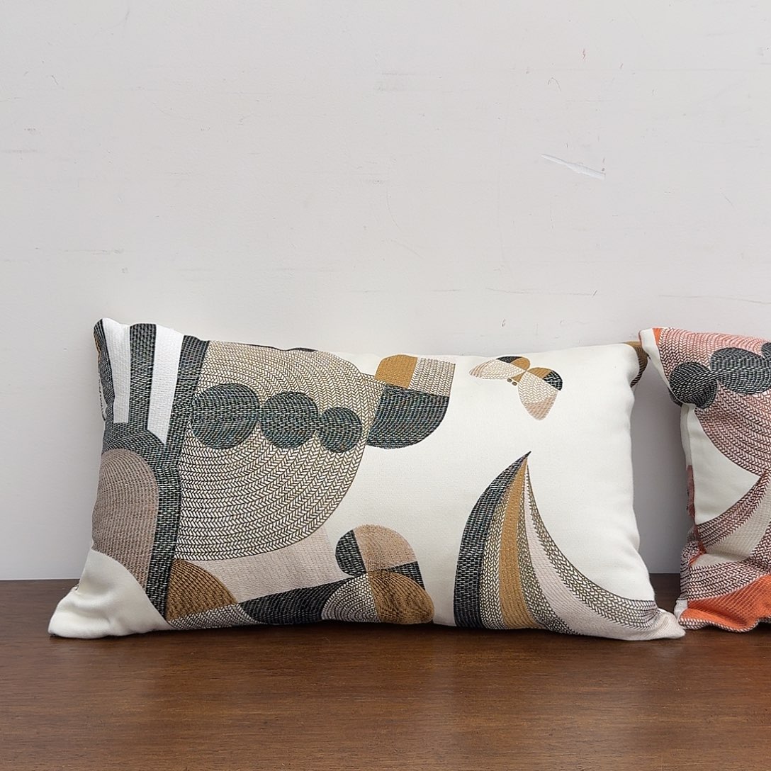 欢心小马刺绣腰枕棕色带枕芯