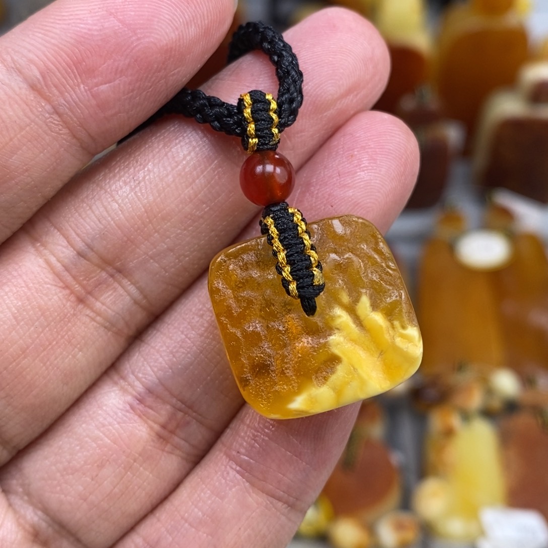 蜜蜡未镶嵌珠宝奇石