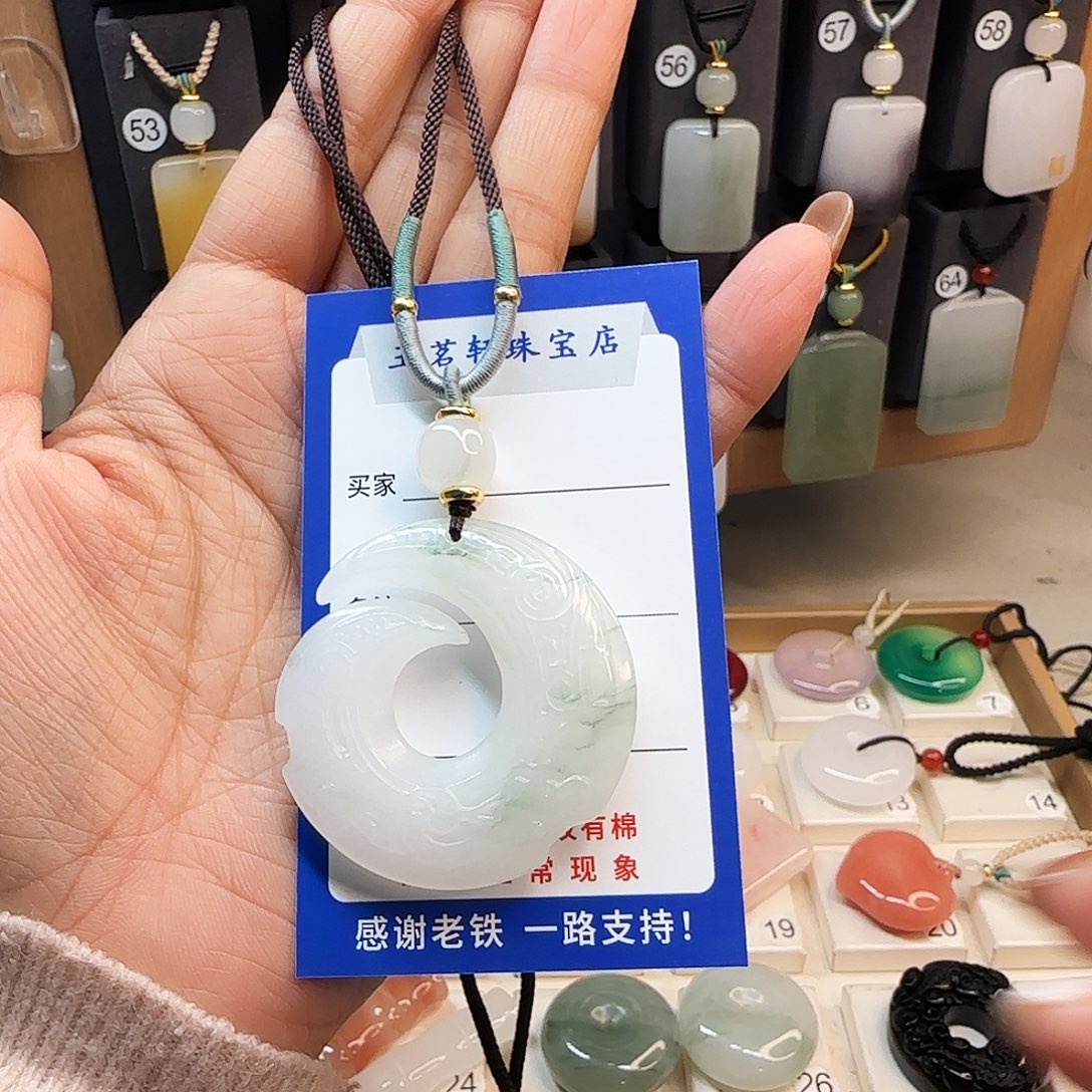 石英质玉未镶嵌颈饰