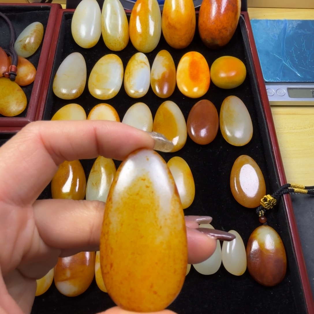 星***九和田玉未镶嵌颈饰