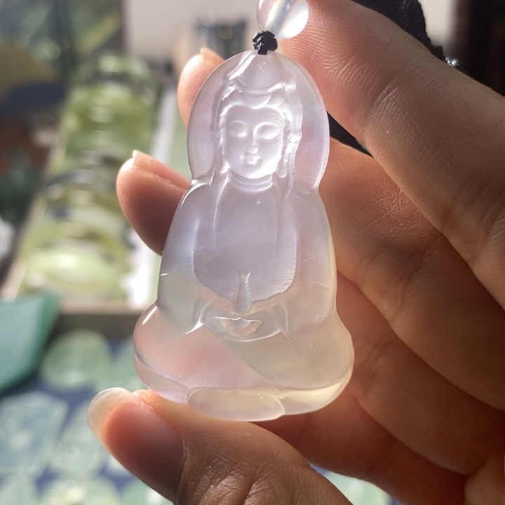 小***酒蛇纹石玉未镶嵌颈饰