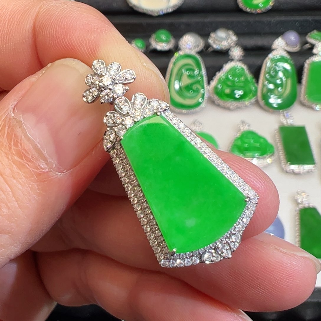 翡翠吊坠(不含链)18K金镶嵌