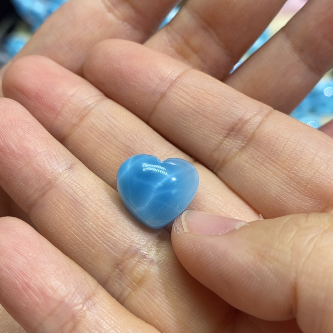 W***U针钠钙石（海纹石）未镶嵌颈饰