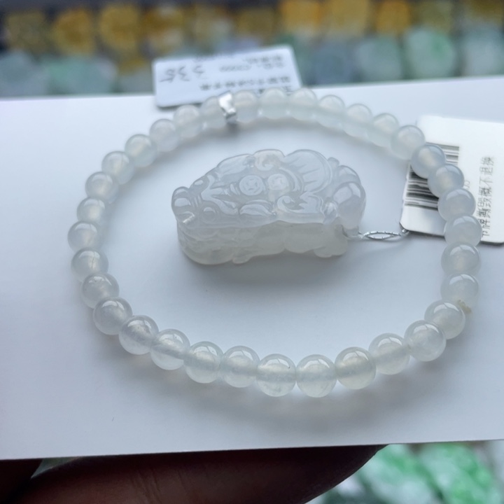 翡翠颈饰未镶嵌貔貅