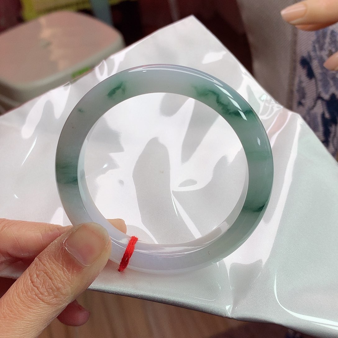 翡翠手镯未镶嵌54圈
