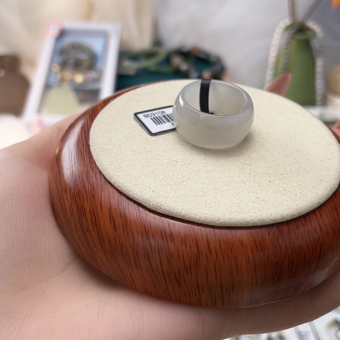 和田玉未镶嵌戒指冰紫墩墩18.4v360