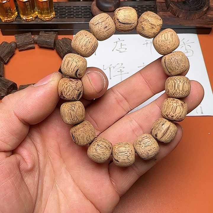 降真香其他降真香1.3*1.4瑕疵绿琪手串