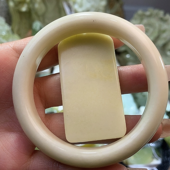 岫玉岫玉一套未镶嵌