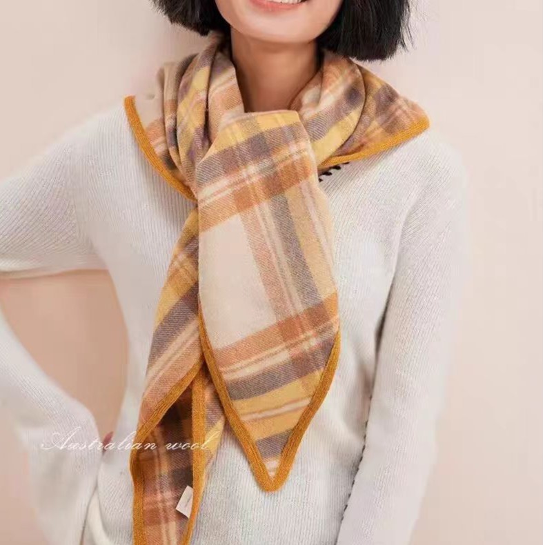 高级-三角巾A类纱线澳毛外搭披肩女秋冬保暖护颈复古时尚百搭