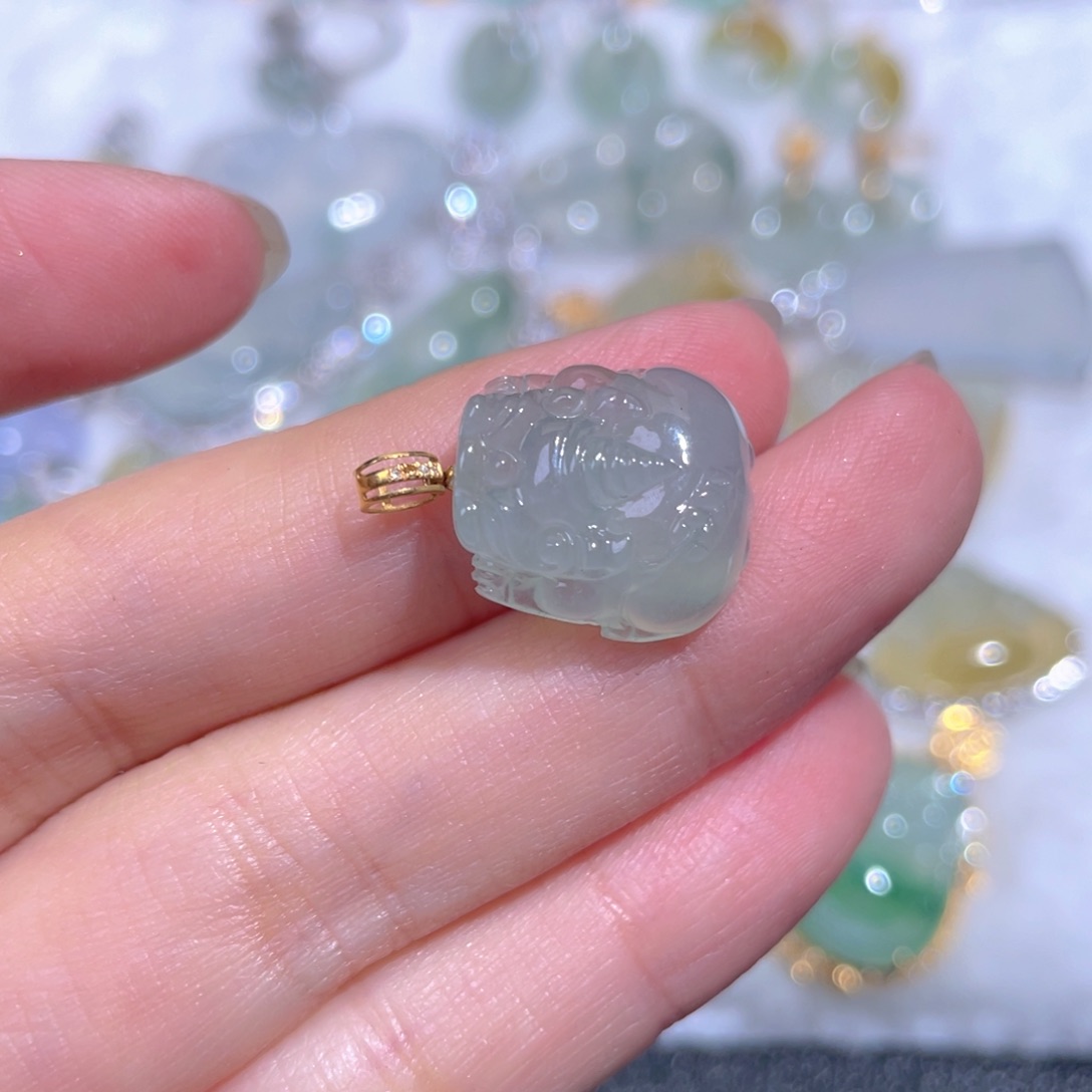 颈饰18K金镶嵌翡翠翡翠