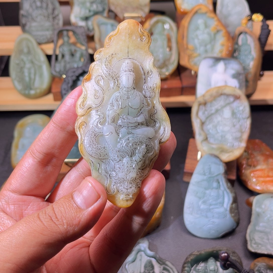 颈饰未镶嵌翡翠胖***肉御龙观音