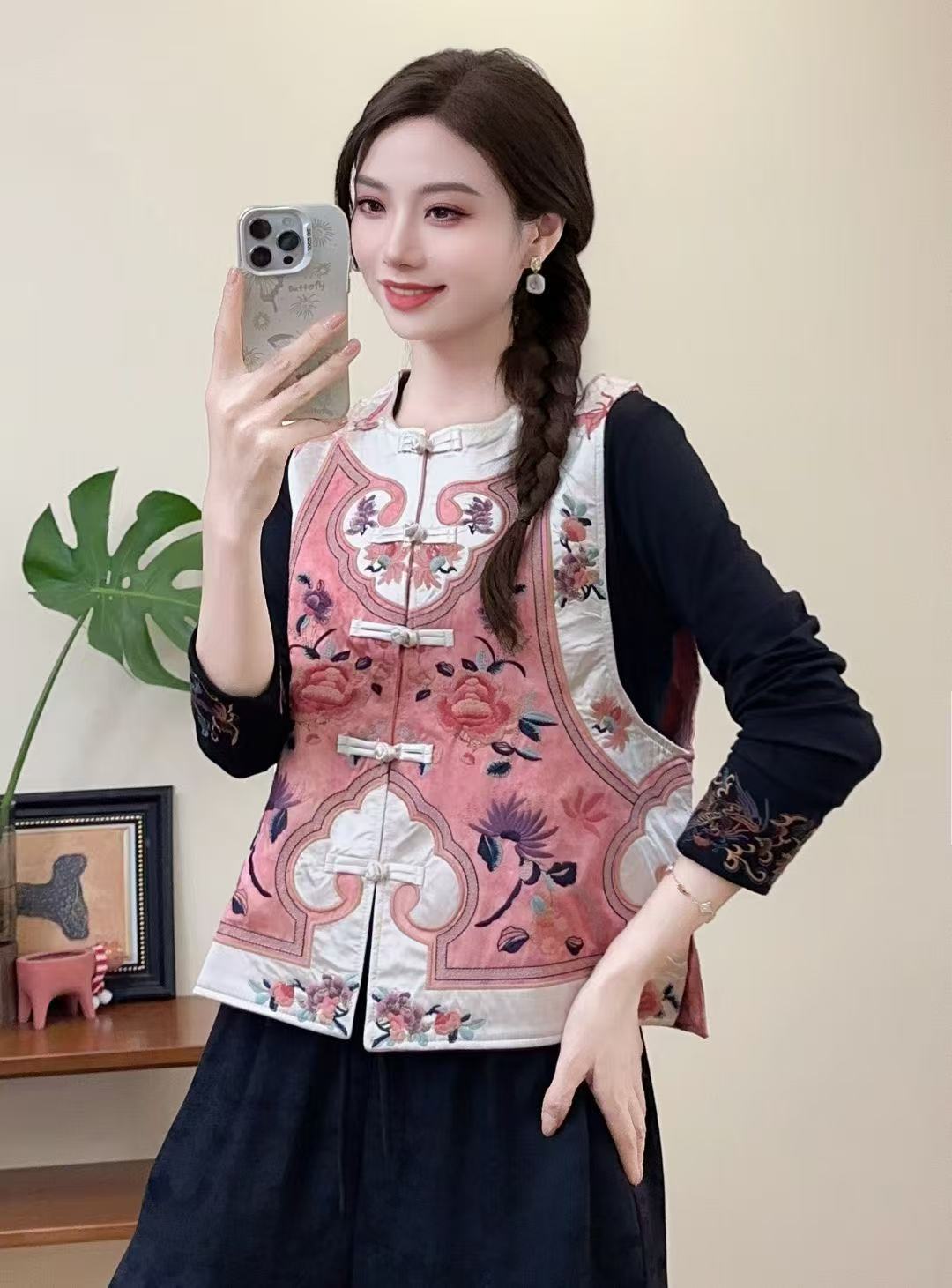 2025秋季新款新中式国风刺绣花对襟马甲女宽松盘扣百搭坎肩上衣女