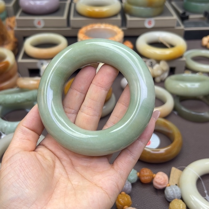 石英质玉手镯未镶嵌怠*