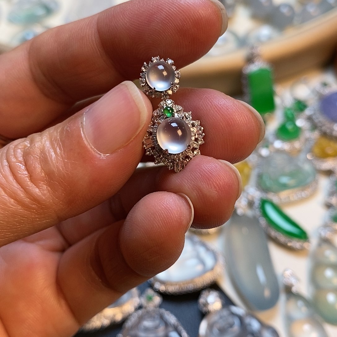 翡翠颈饰18K金镶嵌蛋面