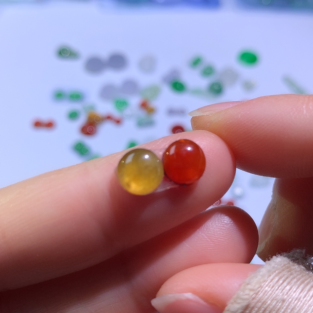 翡翠颈饰未镶嵌耳钉