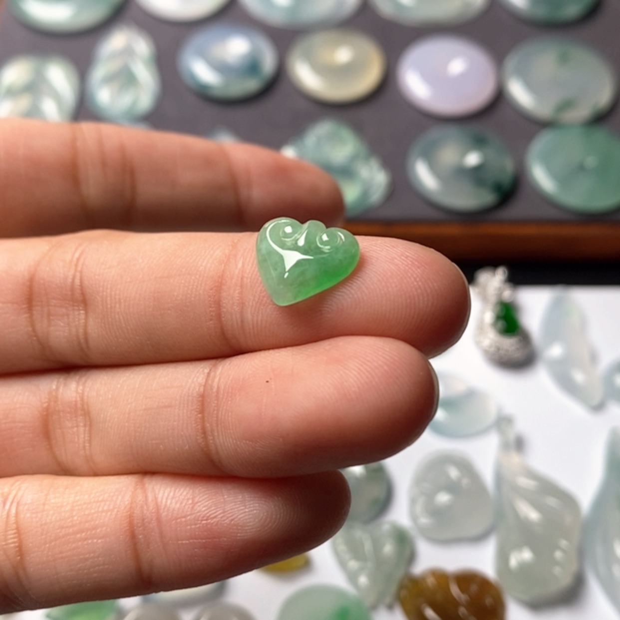 【闪购商品】翡翠颈饰未镶嵌心型