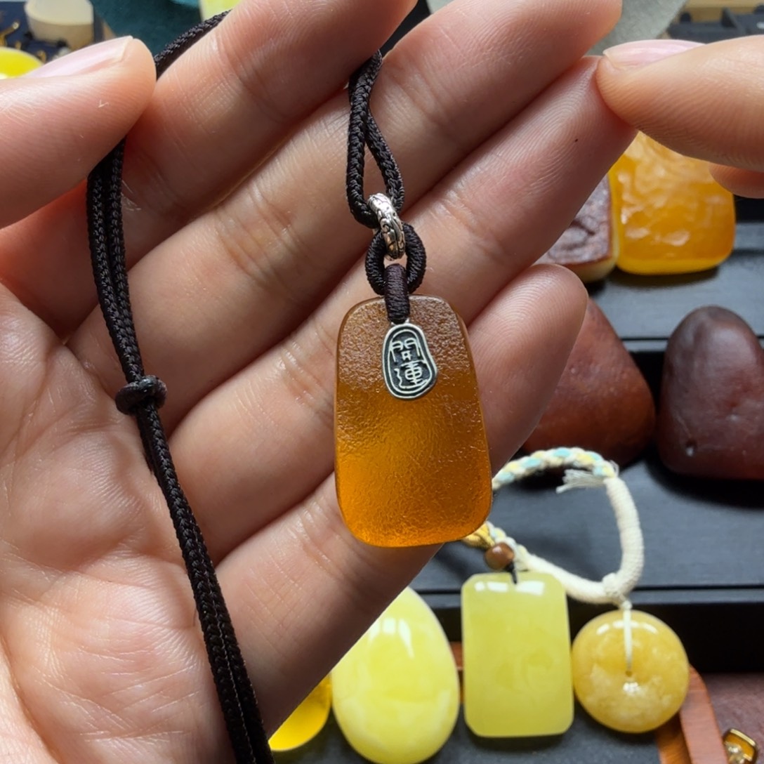 琥珀吊坠(赠链)未镶嵌