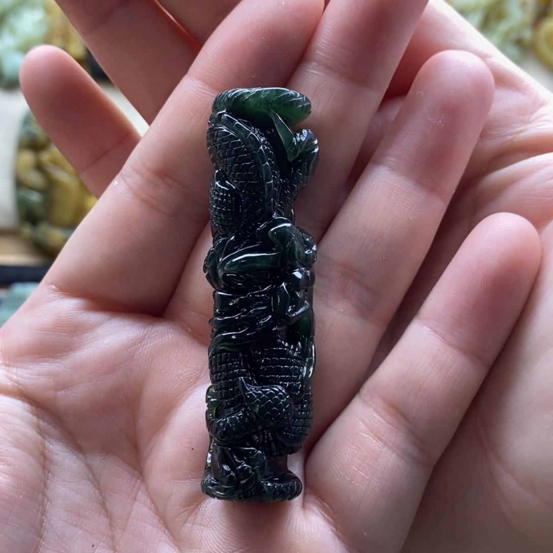 【闪购商品】岫玉颈饰未镶嵌龙柱