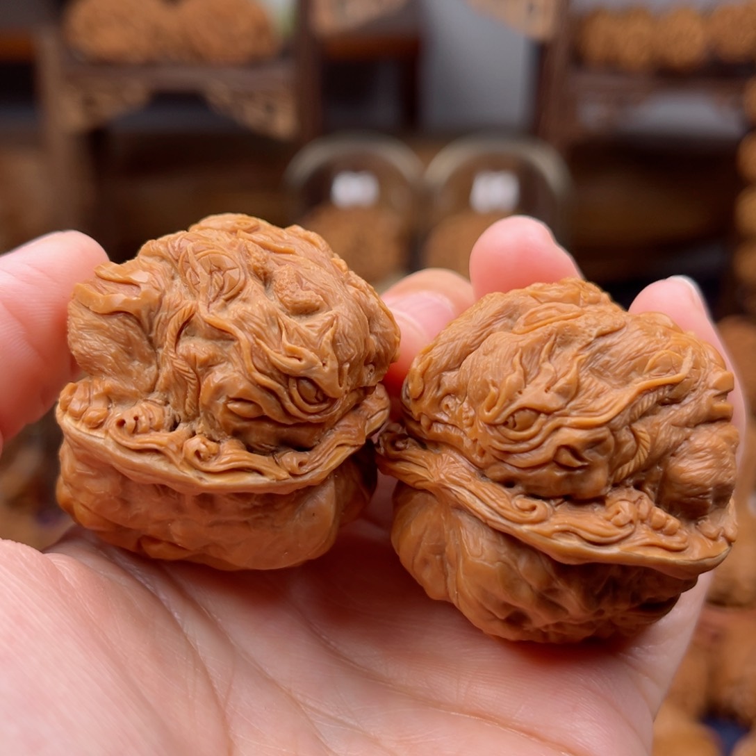 核桃把件烈火龙蟾