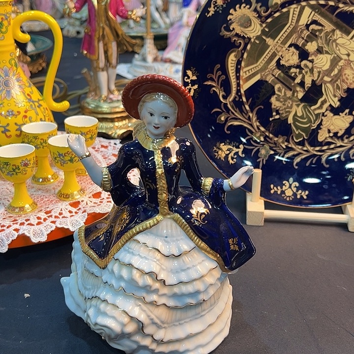 陶瓷钴蓝釉欢乐贵妇 高23厘米 默认微瑕不退不换