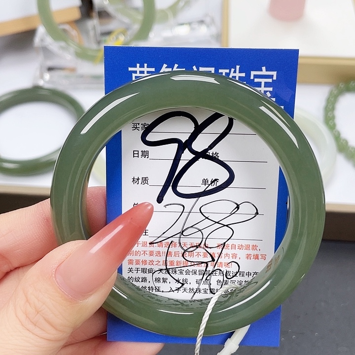 和田玉手镯未镶嵌