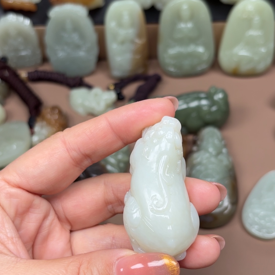 和田玉颈饰未镶嵌