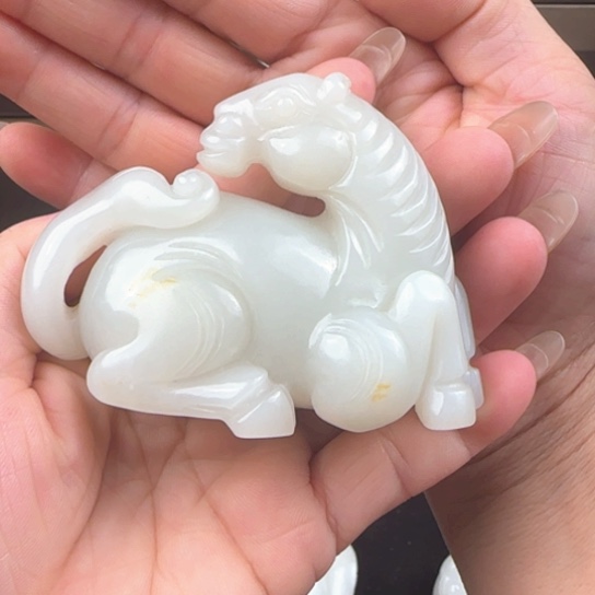 颈饰未镶嵌和田玉（糖玉）