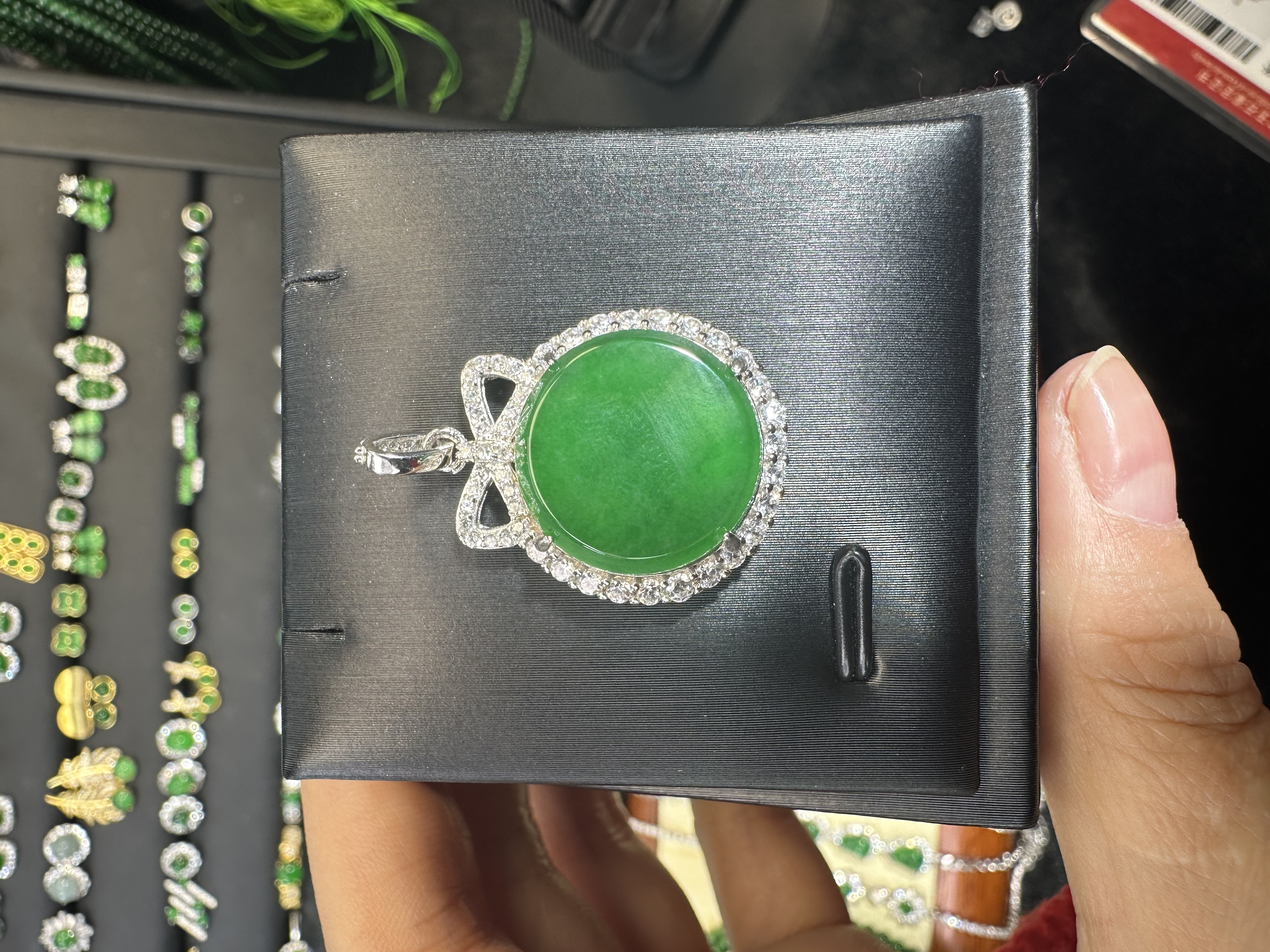 【润诚珠宝】s925银天然A货高冰阳绿圆无事牌翡翠吊坠含链多样性