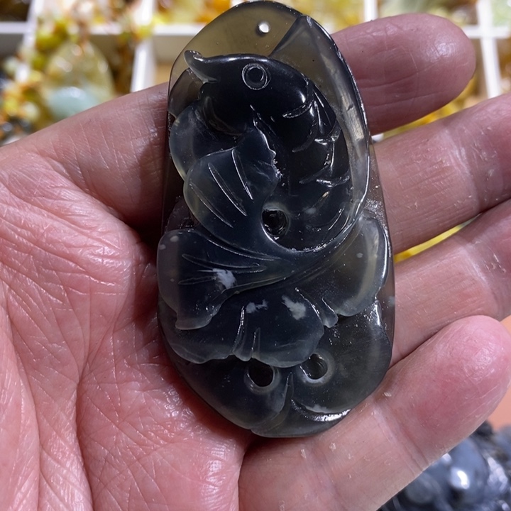 蛇纹石玉颈饰未镶嵌